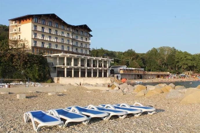 . Гостинично-ресторанный комплекс «Golden hills». Лермонтово