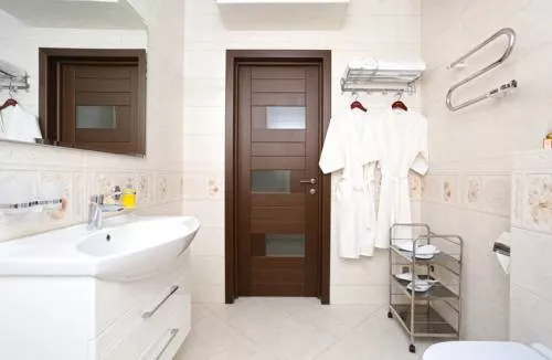 Улучшенный двухместный номер с 1 кроватью или 2 отдельными кроватями . Гостевой дом Tutu. Адлер