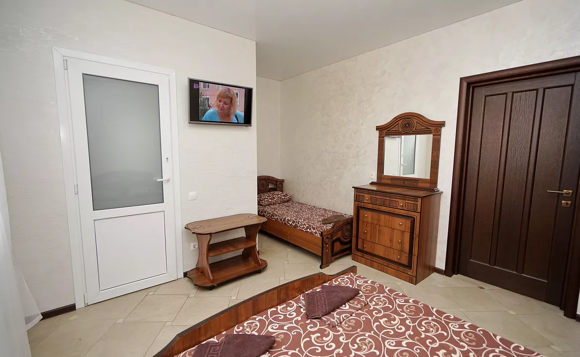 Номер на троих без балкона . Гостевой дом Эвелина - Лазаревское. Лазаревское