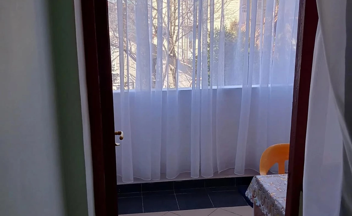 Двухместный номер люкс, от 1 до 2 гостей, двуспальная кровать, балкон, вид на море. Гостевой дом "Горная лаванда". Лазаревское