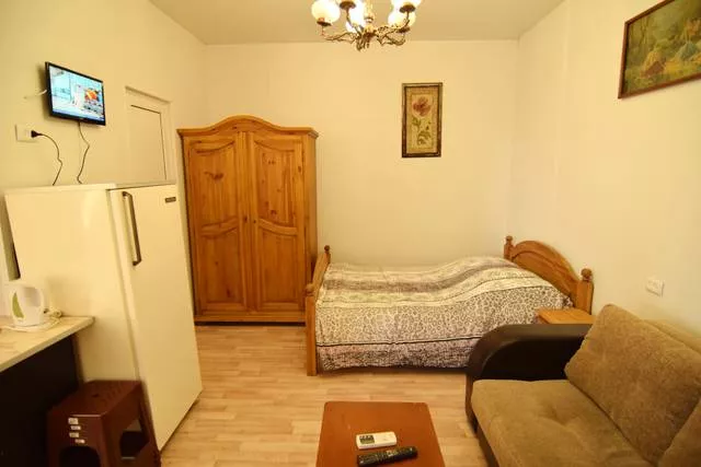 . Гостевой дом «Квартирки у моря» (кухня в номере). Вардане