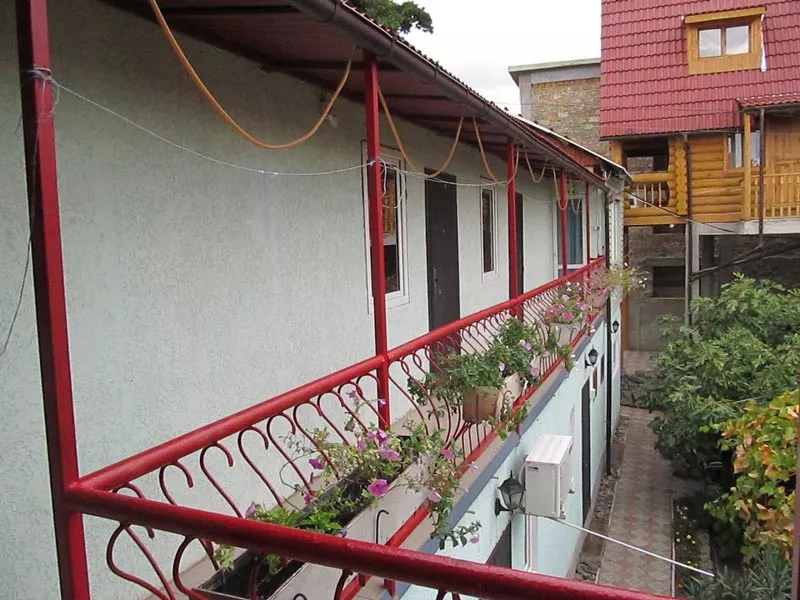 Двухместный номер стандарт. Гостевой дом "У Леопольдовича". Малореченское