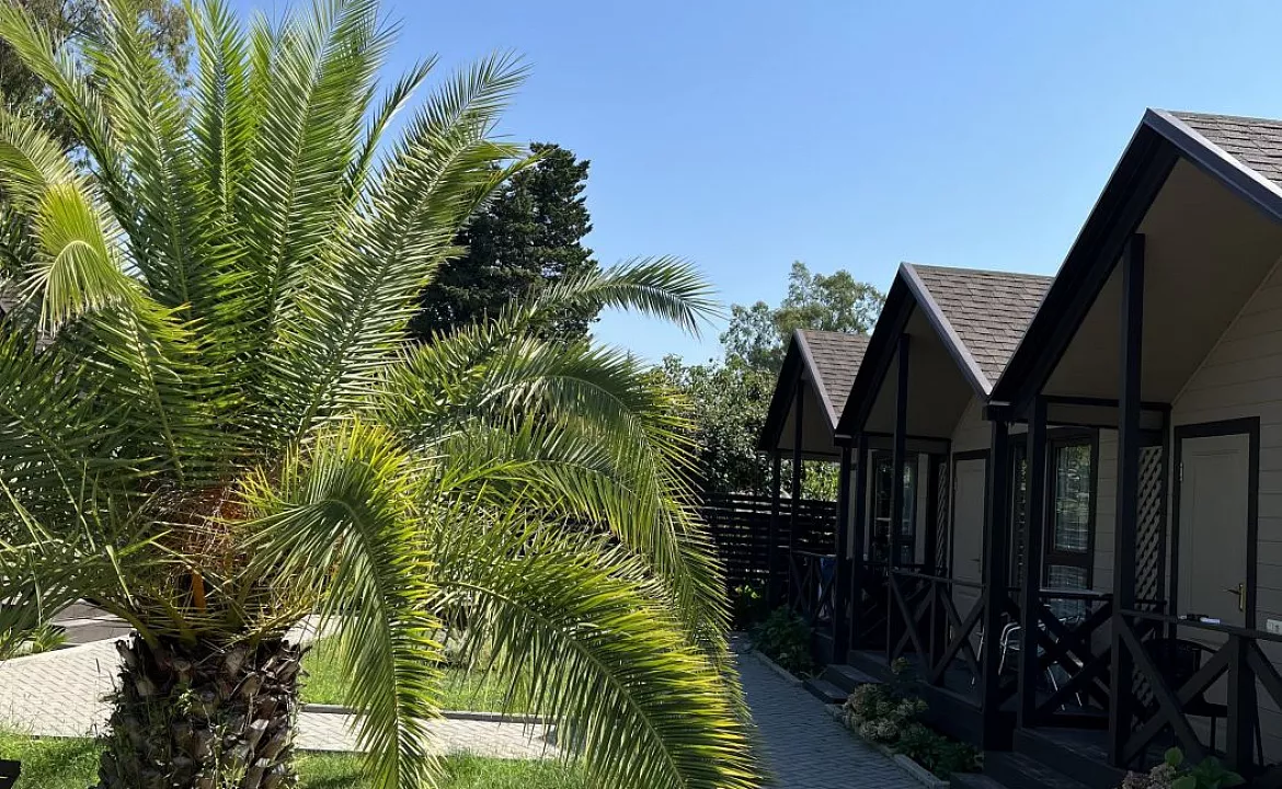 Коттедж . Гостевой комплекс Шезлонг . Гудаута