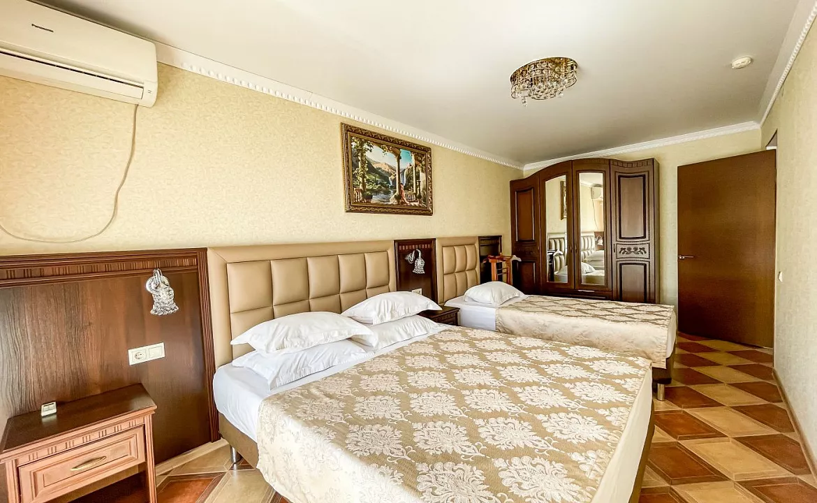 Люкс 2-х комнатный (большой) с балконом. Anzhelina Family Hotel. Витязево