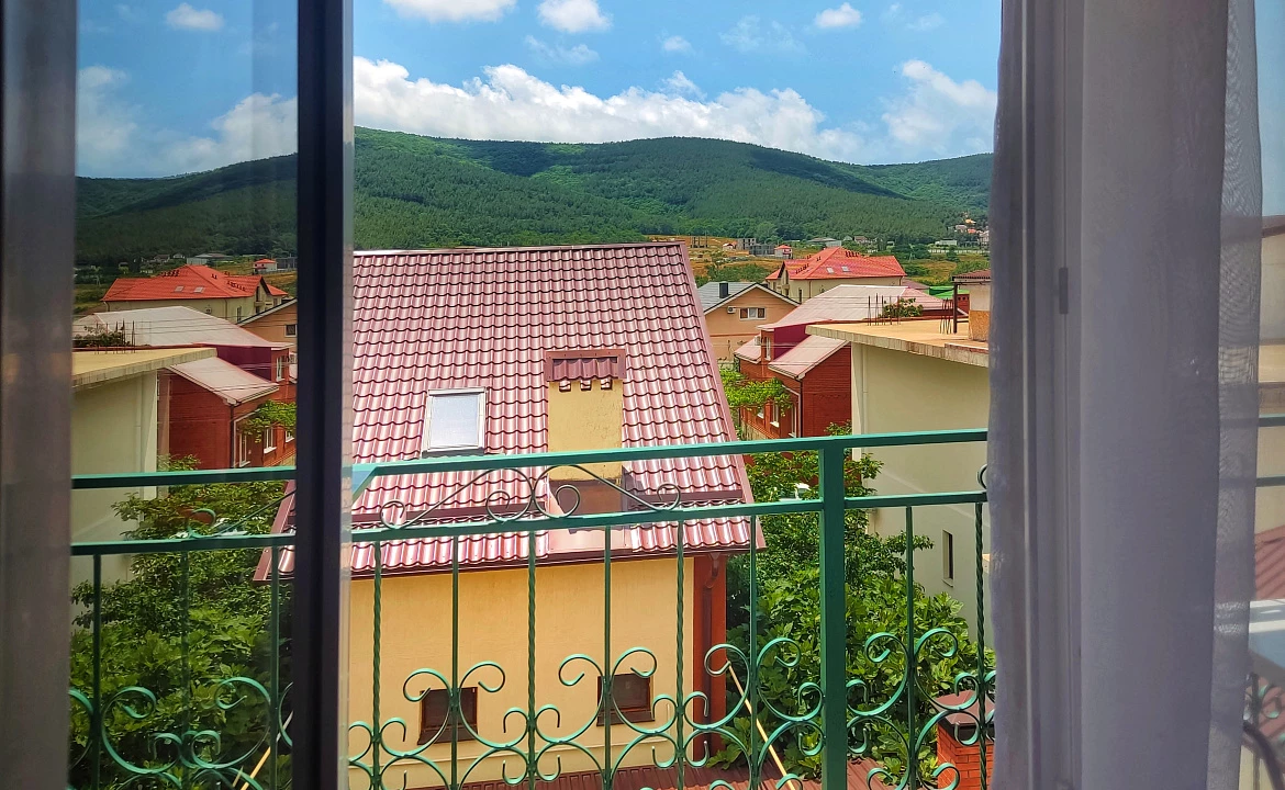 Двухместный с удобствами и балконом. Гостевой дом "Одиссей" - Кабардинка. Кабардинка Двухместный с удобствами и балконом. Гостевой дом "Одиссей" - Кабардинка. Кабардинка