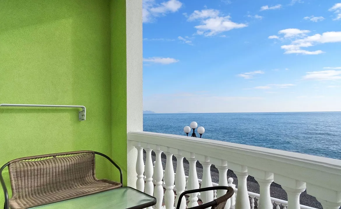 2-х комнатный люкс с кухней, балконом и видом на море. Коттедж «Алустон». Рыбачье