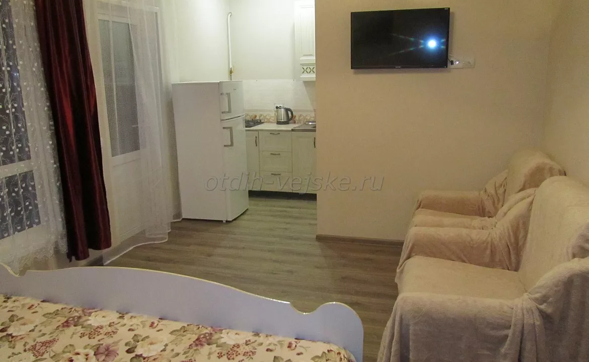 Однокомнатный номер-студия. Частный сектор "На Море". Ейск