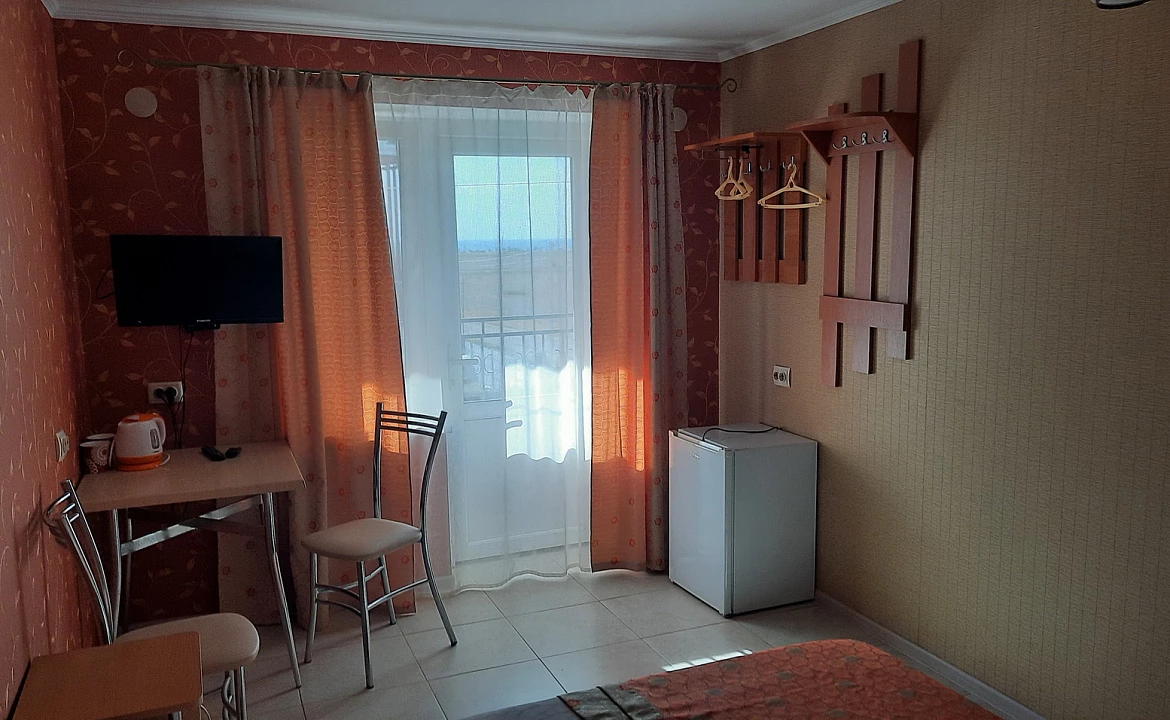 3-х мест. номер вентилятором. Гостевой дом "Лавандина". Севастополь 3-х мест. номер вентилятором. Гостевой дом "Лавандина". Севастополь