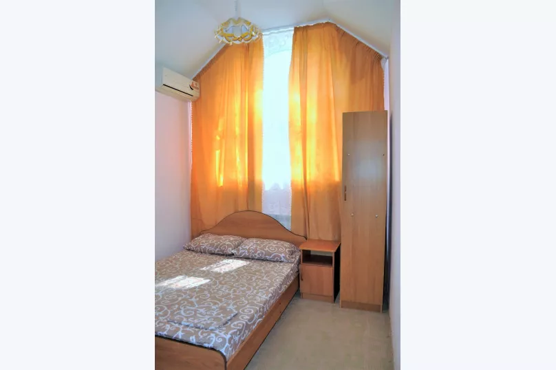 2х.местный. Гостевой дом У Георгия . Витязево