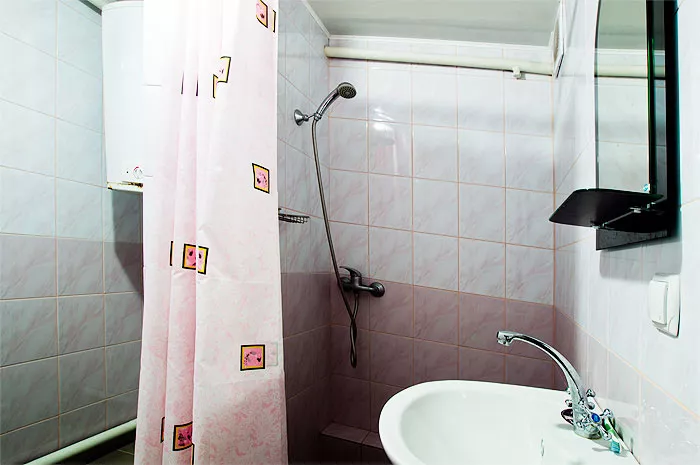 Номер с отдельным входом и своим двориком (4 чел.) . Гостевой дом «Жасмин – люкс». Севастополь