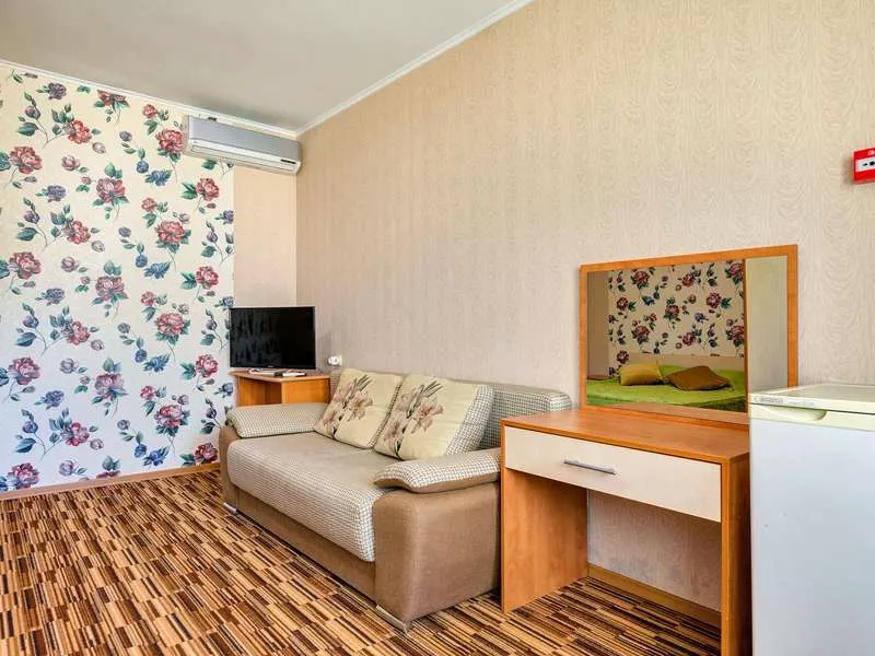 Стандарт улучшенный на 2-4 человека с удобствами (Корпус 1). Гостевой дом «Белая лебедь». Голубая бухта