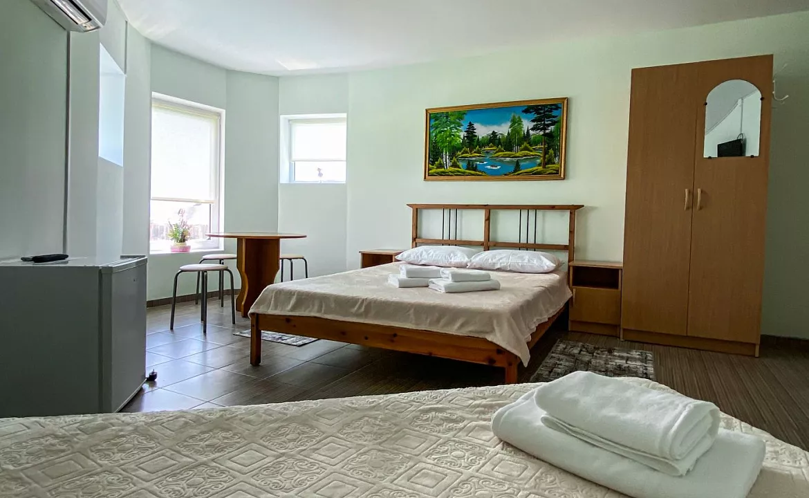 Стандарт 3х местный. Гостевой дом Волна. Нижнее Джемете Стандарт 3х местный. Гостевой дом Волна. Нижнее Джемете