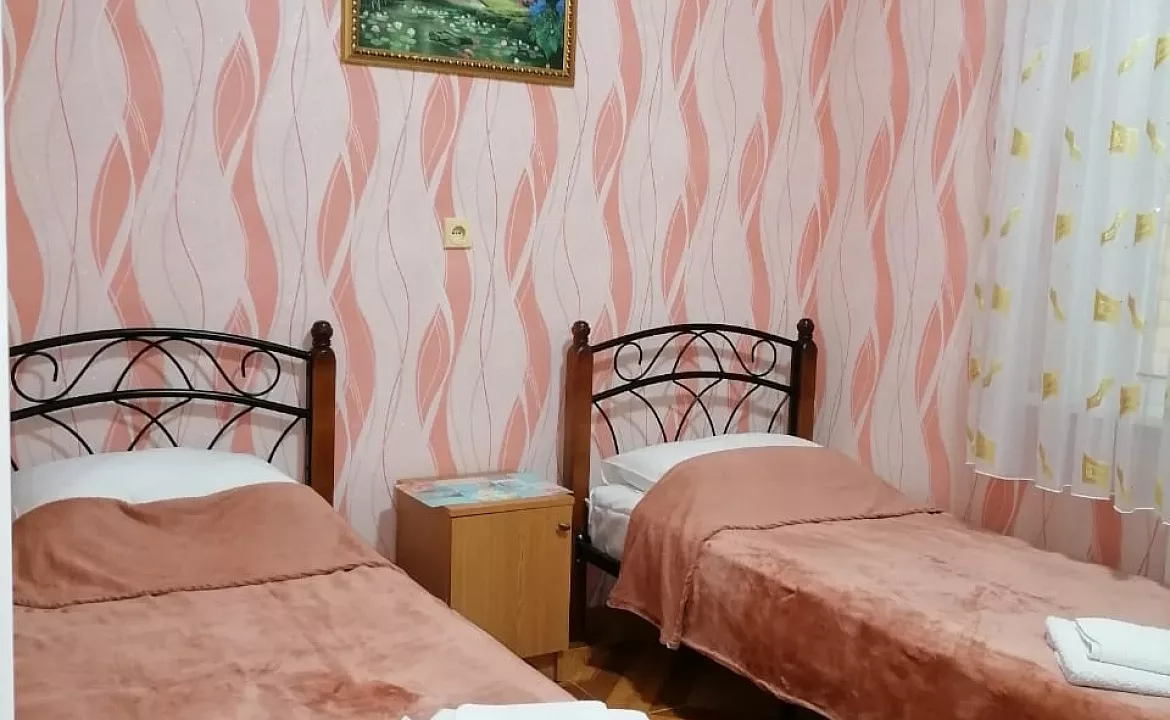 3х местный Стандарт. Гостевой дом "Cветлана". Адлер