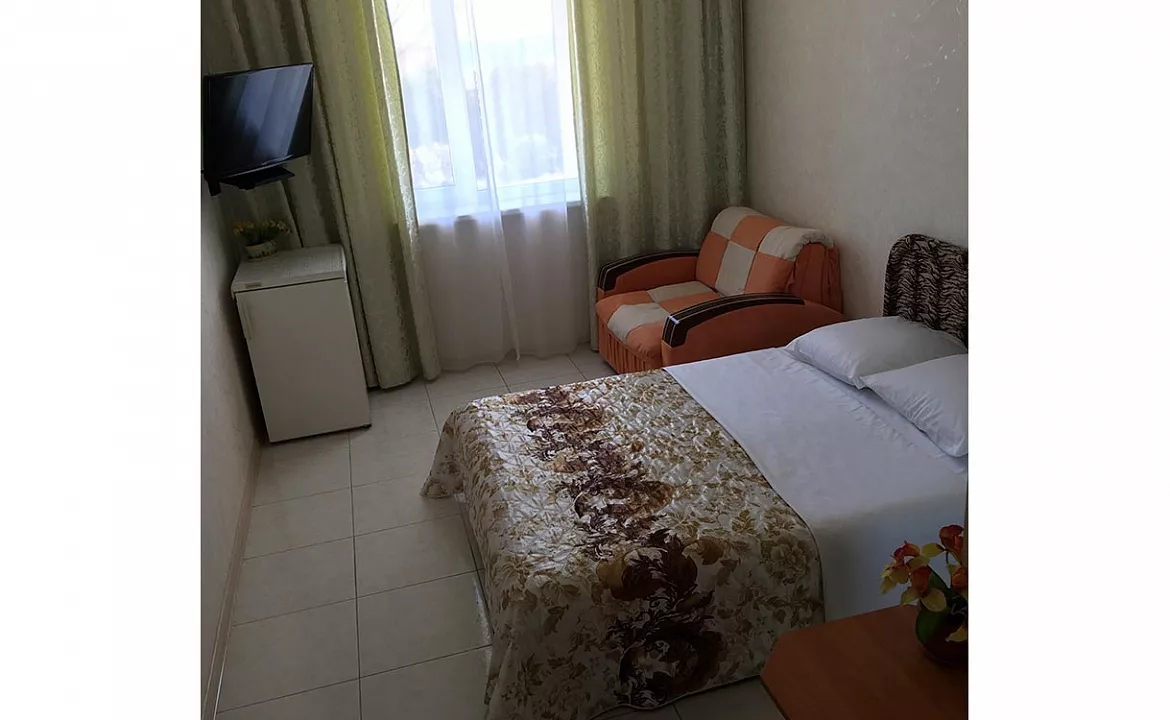 3-х местный улучшенный.  Частный отель Экватор. Береговое