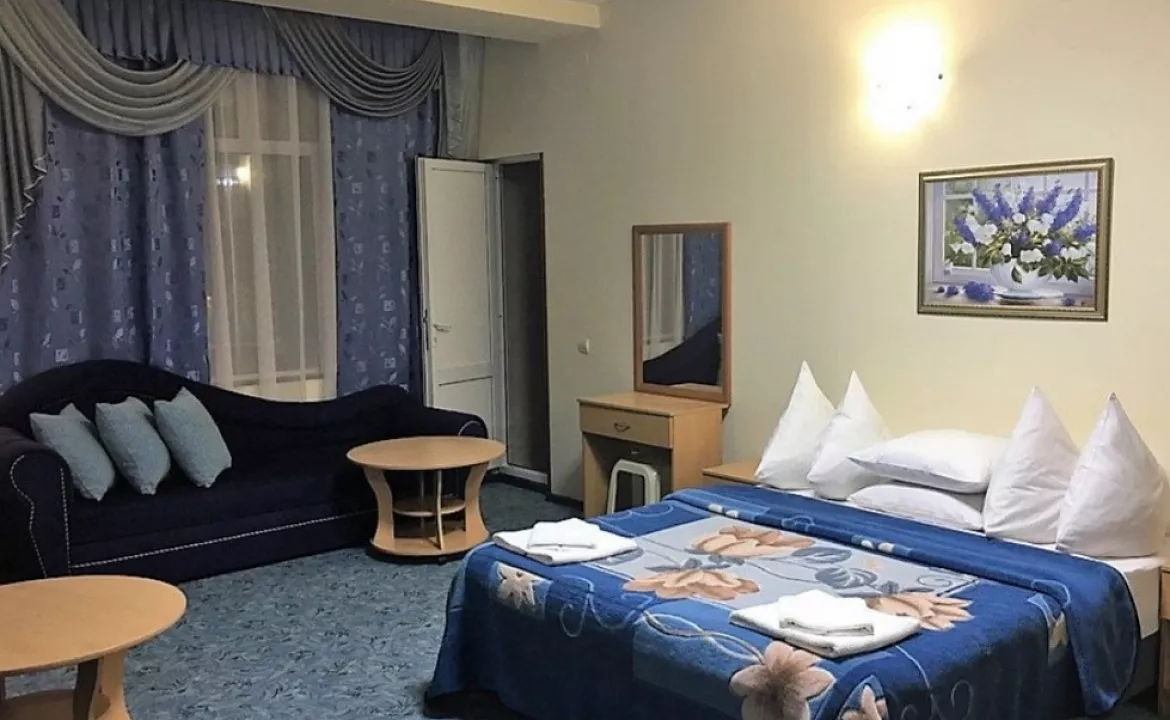 Семейный с балконом. Отель АСТОН. Нижнее Джемете