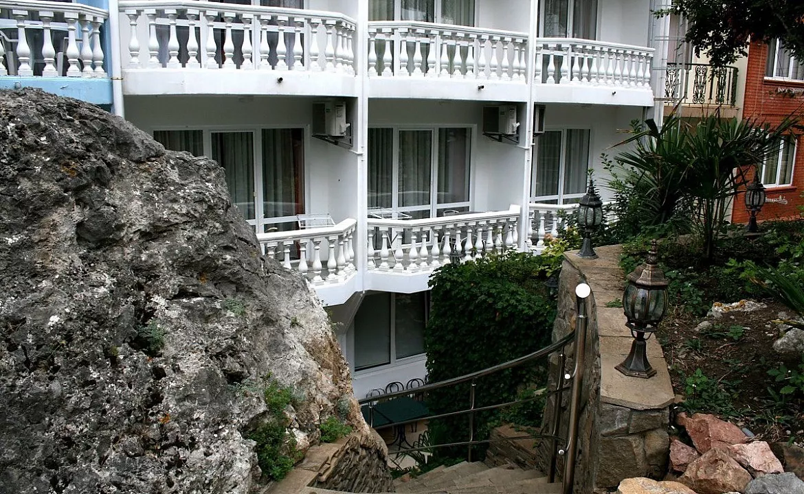 Комфорт (вид на горы). Hotel & Osteophaty center "Lotus". Утёс