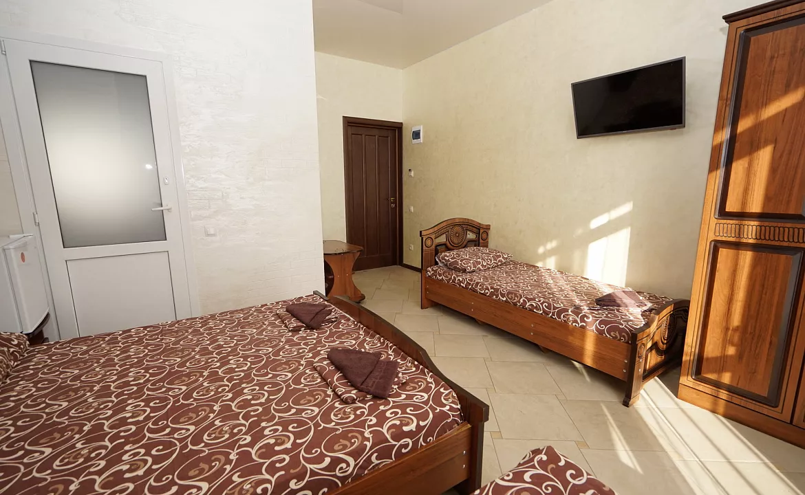 Номер на четверых с балконом . Гостевой дом Эвелина - Лазаревское. Лазаревское