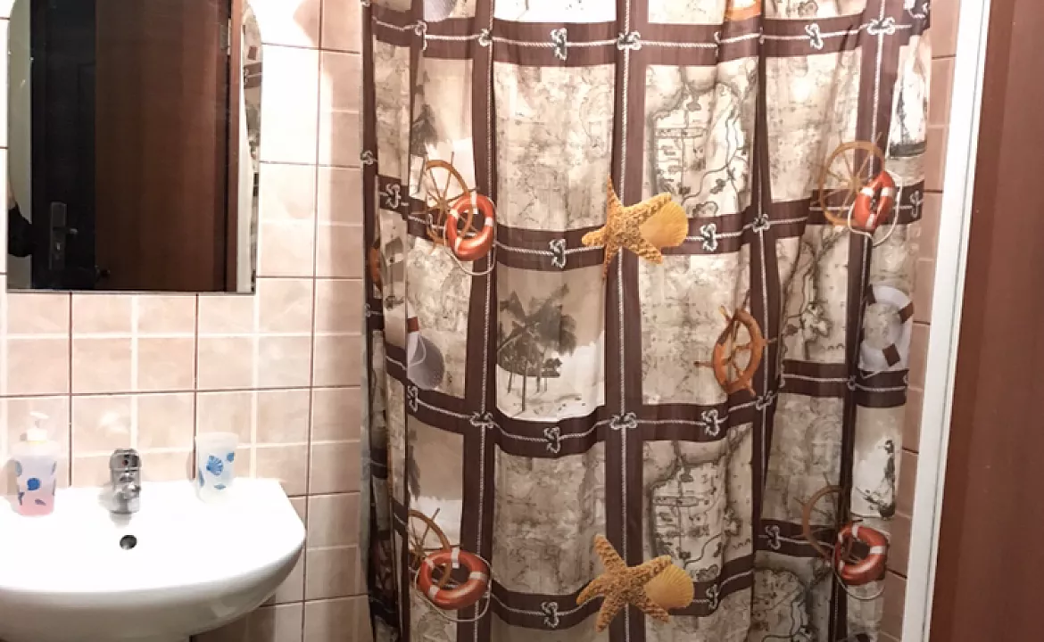 Четырёхместный номер с балконом . Частный сектор Ирис . Сочи