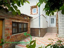 Дом под ключ  Отдельный трехкомнатный дом со своим закрытым двором и гаражом без хозяев.