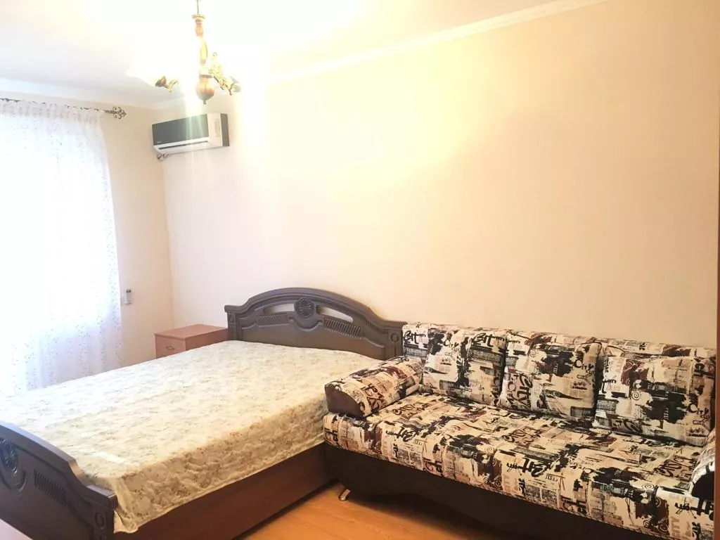 . Квартира в многоквартирном доме Однокомнатная квартира - Сухум. Сухум