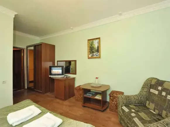 «Полулюкс» 2-х местный DBL (Главный корпус). Гостиница «Кристалл». Домбай-гостиницы «Полулюкс» 2-х местный DBL (Главный корпус). Гостиница «Кристалл». Домбай-гостиницы