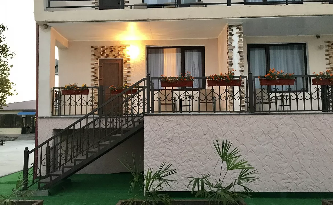 4-х местный номер с балконом Завтрак включен. База отдыха "Скурча". Сухум