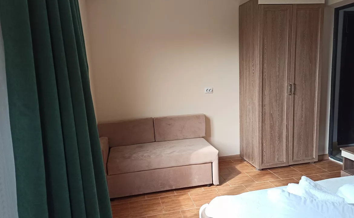 Трехместный номер с балконом. Гостевой дом ГалоПогосы. Лоо