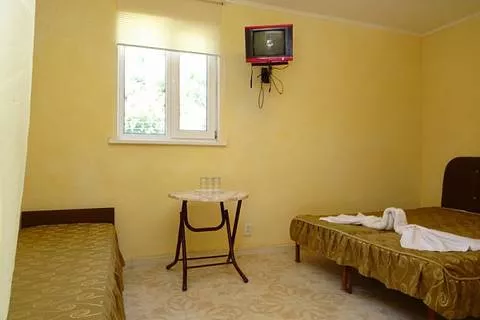 Номер 3-х местный «Люкс». База отдыха «Роза Пикуба». Алушта