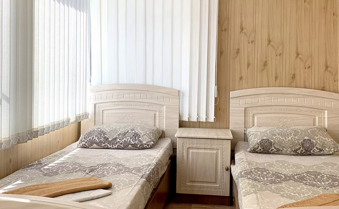 Семейный двухкомнатный номер с кухней и верандой. Гостевой комплекс "Буэнос Диас". Совет-Квадже