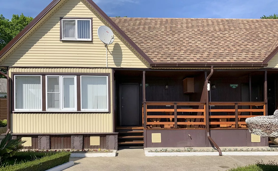 Семейный двухкомнатный номер с кухней и верандой. Гостевой комплекс "Буэнос Диас". Совет-Квадже