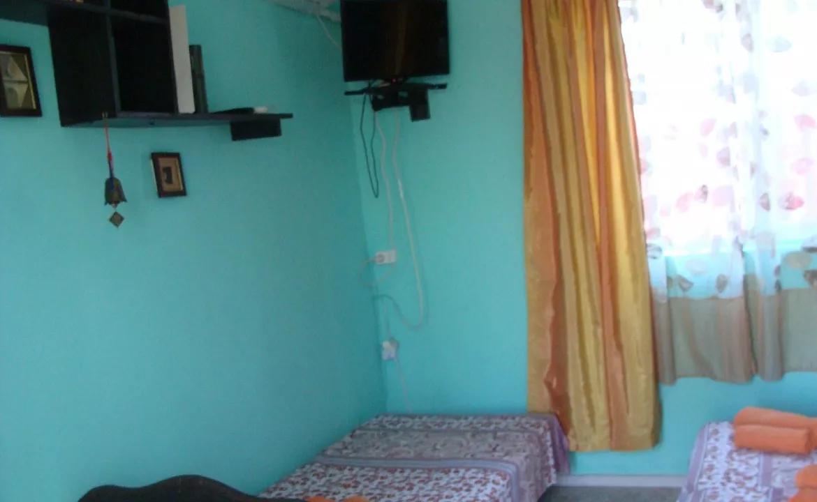 Трехместный комфорт. Гостевой дом SunnyHouse. Витязево Трехместный комфорт. Гостевой дом SunnyHouse. Витязево