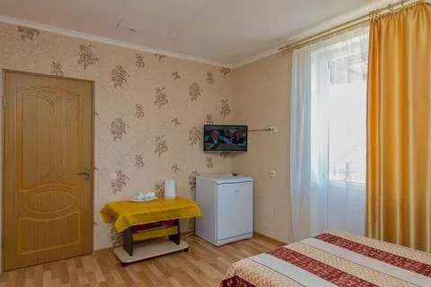 2 комнаты для пятерых с балконом. Гостевой дом Винтаж. Лазаревское