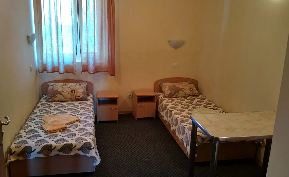 Двухкомнатный полулюкс. Гостиница "ВИКТОРиЯ" - Саки. Саки