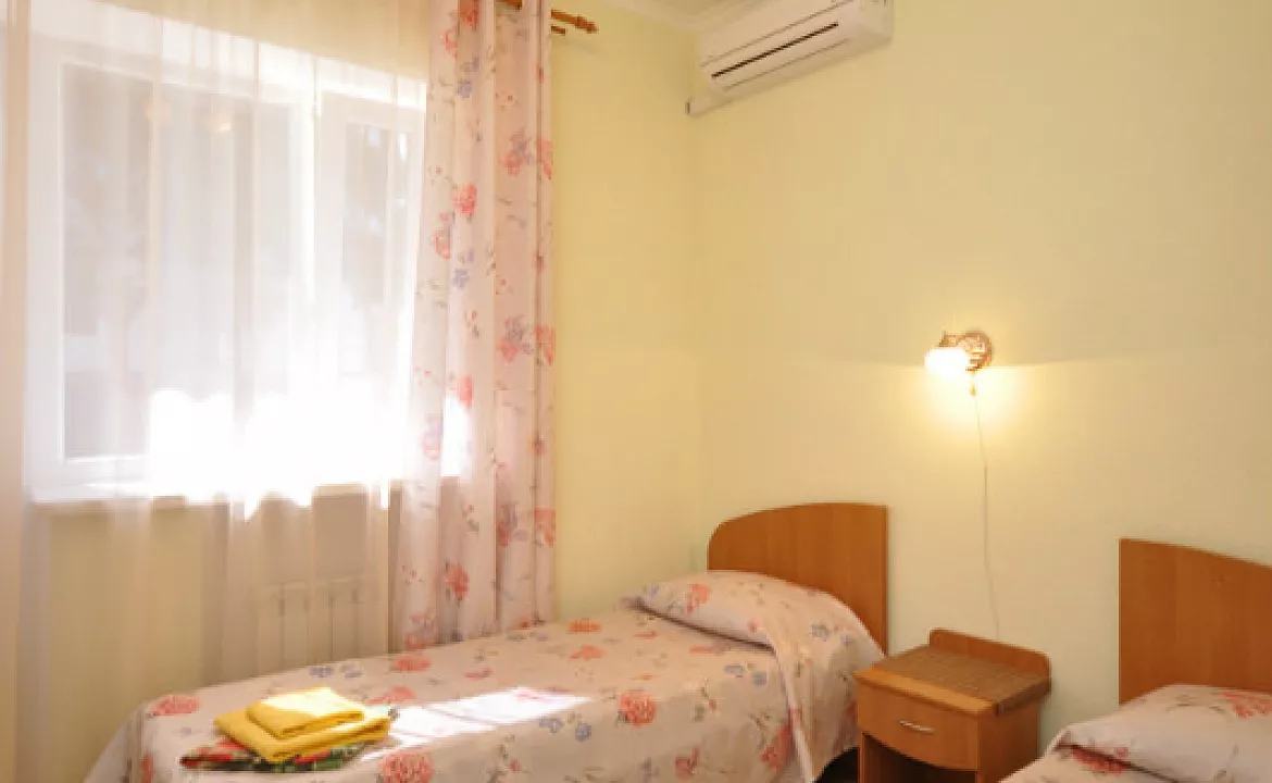 Номер двухместный стандартный. Гостевой дом "Арго". Севастополь