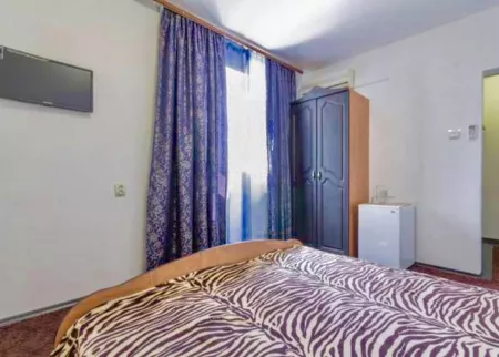 Трехместный полулюкс 1 и 2 этаж. Гостиница "Алекс". Витязево