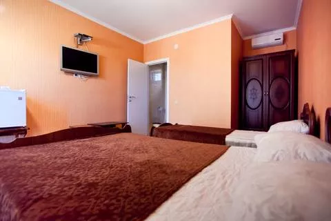 3-х местный номер с удобствами. Гостевой дом «У Руслана и Джульетты». Пицунда