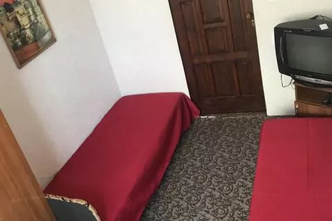 Трехместная комната с санузлом на этаже. Частный сектор "Светлана на Луговой". Адлер