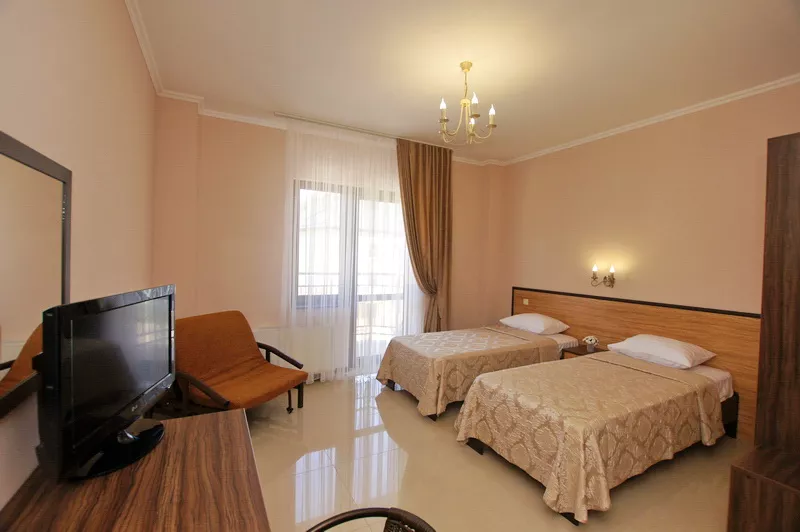  Стандарт с балконом. Гостевой дом "Адмирал". Ольгинка