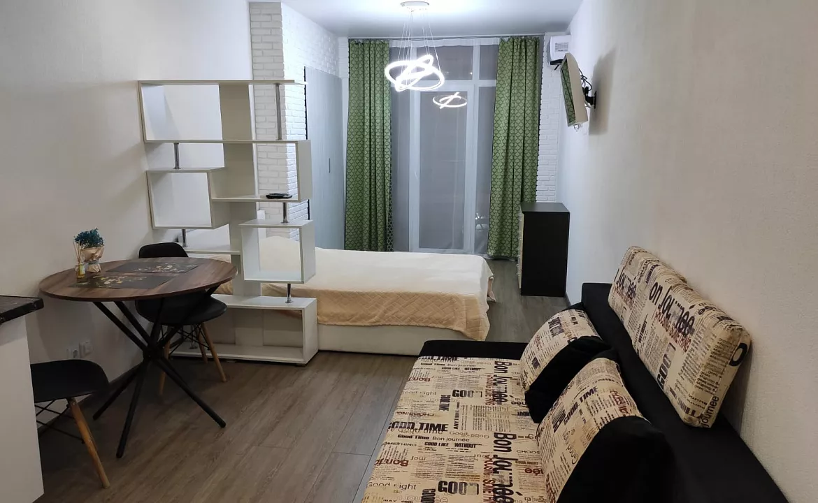 Студия. Квартира в многоквартирном доме Студия на Светлане. Сочи