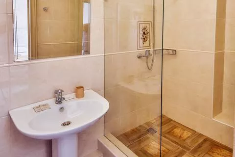 Двухместная комната Комфорт. Гостевой дом «Dynasty на Янтарной». Геленджик