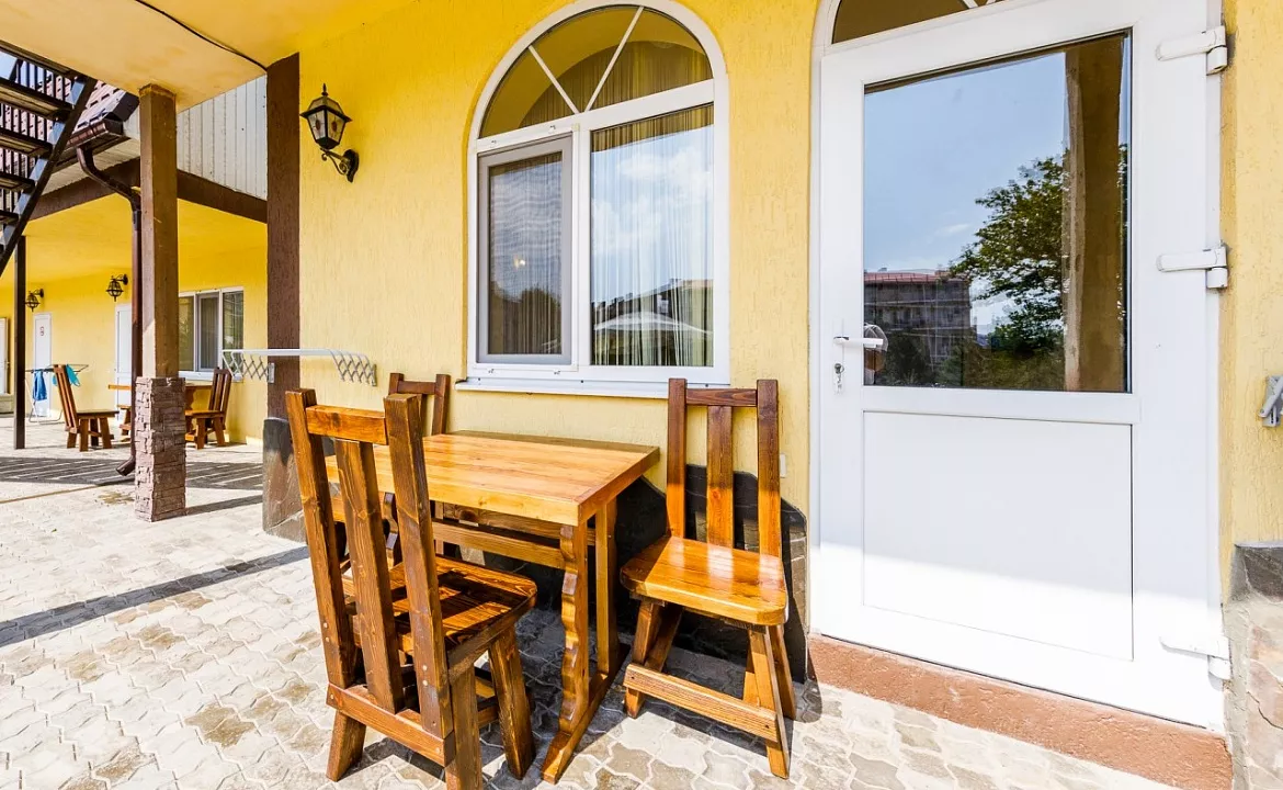 3-местный с террасой / балконом. База отдыха "Тюльпан". Витязево