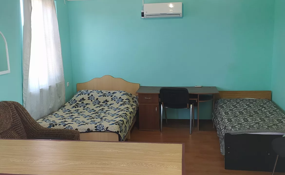 Отдельный домик с кухней и санузлом до 4 гостей. Частный сектор 2 этажа по отдельности под ключ, 2 отдельных домика.. Благовещенская