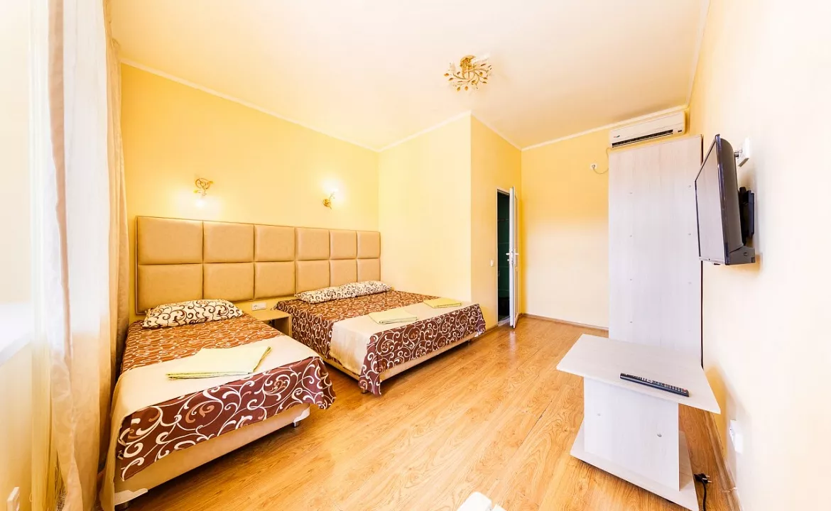 3-местный с террасой / балконом. База отдыха "Тюльпан". Витязево