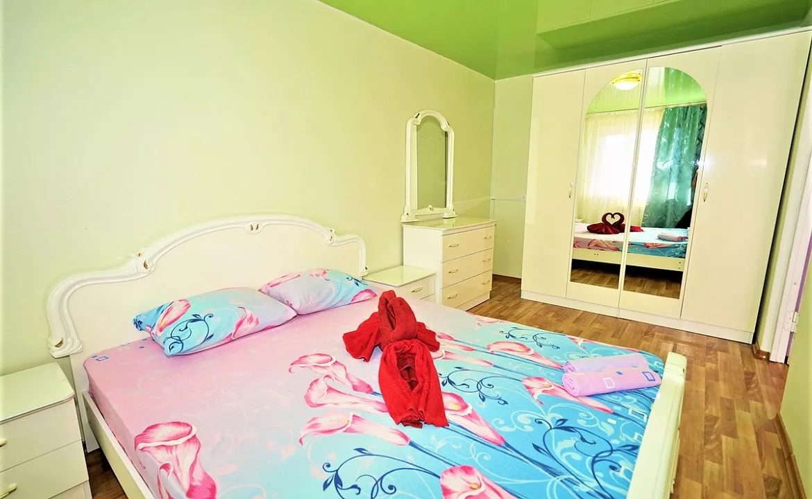 3-х комнатный номер люкс с кухней 6-7 чел . Гостевой дом "Лазурит". Лазаревское