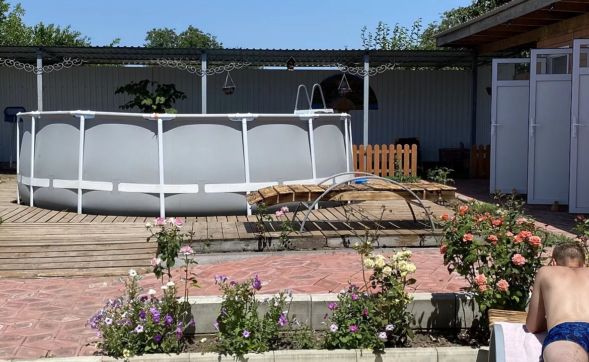 Трёхместный номер с вентилятором. Гостевой дом 7Я. Голубицкая