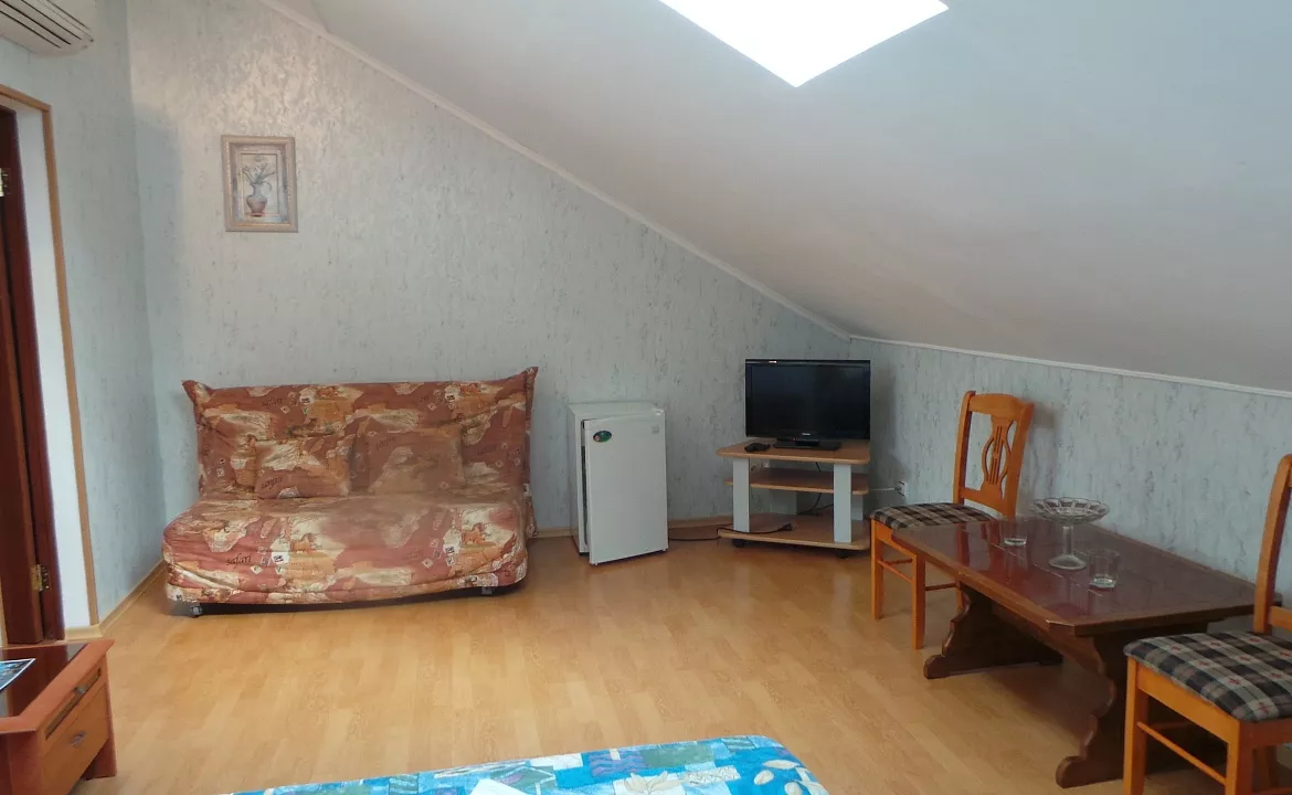 2-местный мансард 3 этаж. Отель «Гавань». Ейск