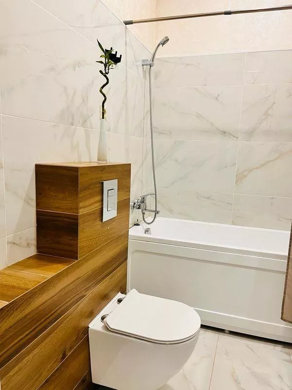 . Квартира в многоквартирном доме Апартаменты на Просторной. Голубая бухта