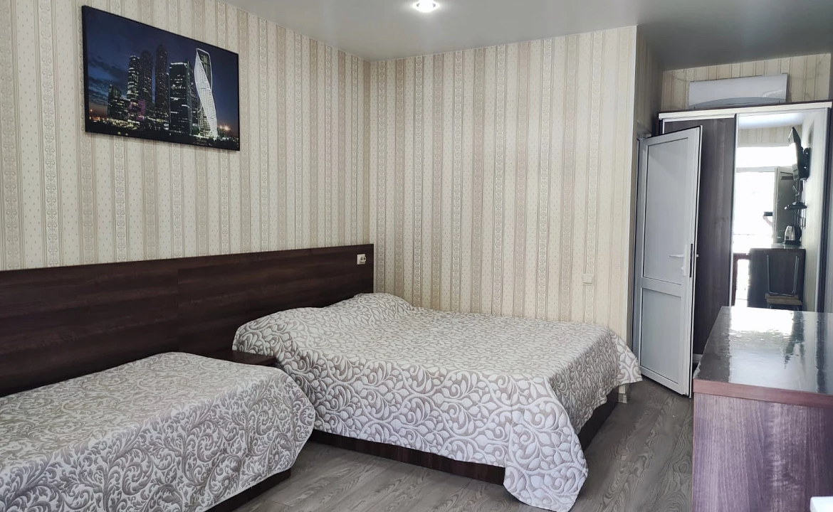 3-х местный стандарт со всеми удобствами.. Гостевой дом "Уда-ча". Лазаревское