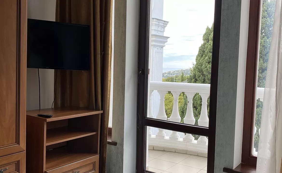 Полулюкс с балконом. Вилла "Ренессанс". Кореиз