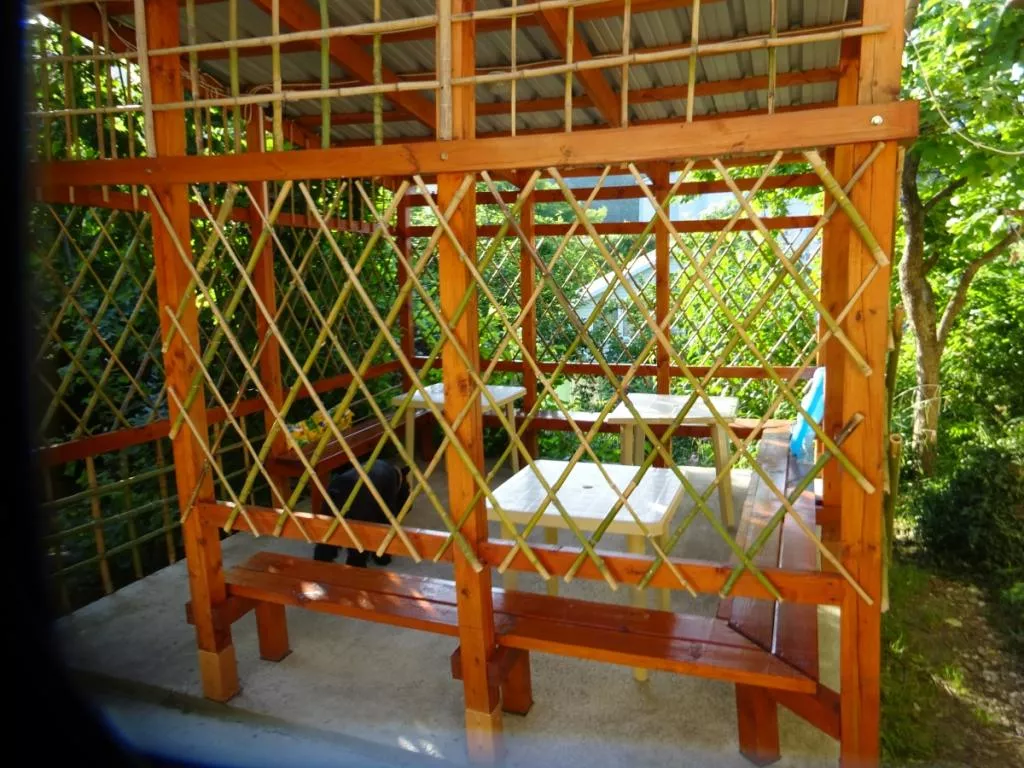 . Частный сектор "Постоялый двор". Небуг